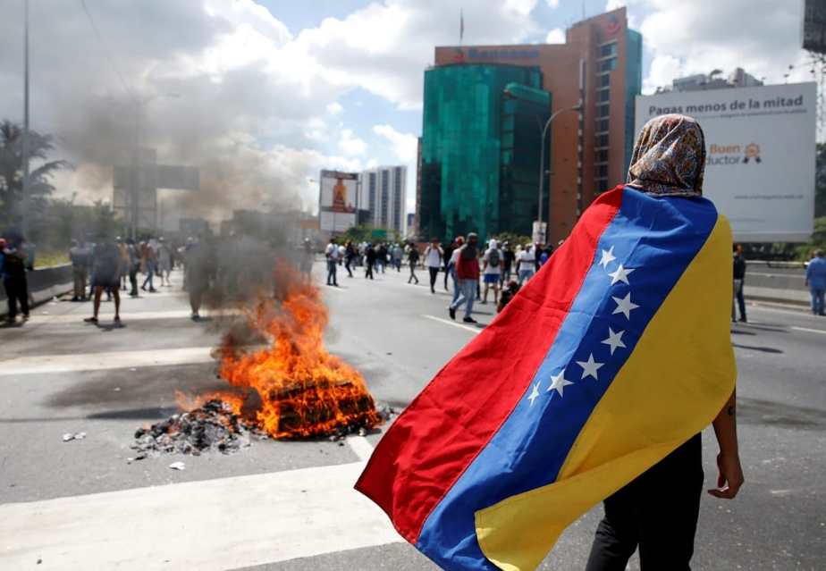 Protesters clash with riot police during a rally to demand a referendum to remove Venezuela's President Nicolas Maduro in Caracas