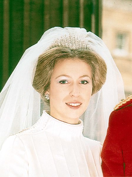 30922664-8537155-Princess_Anne_has_previously_worn_the_tiara_pictured_in_1973_-a-96_1595109312124